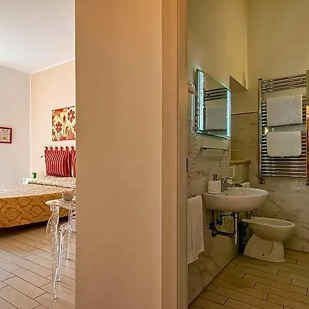 Merulana 2 Bed & Breakfast 4*