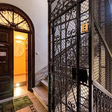 Couette-café Merulana 2 4*